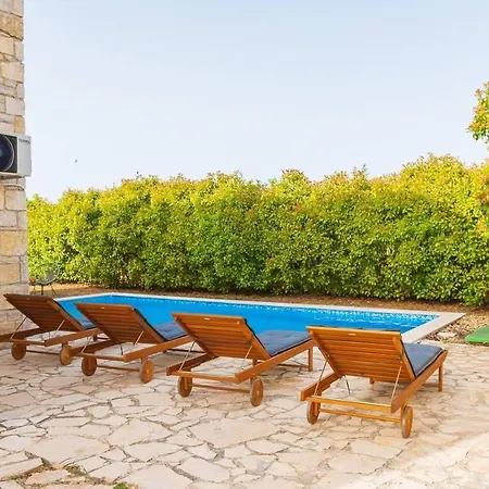 Lovely 4-bed Stone In With Pool