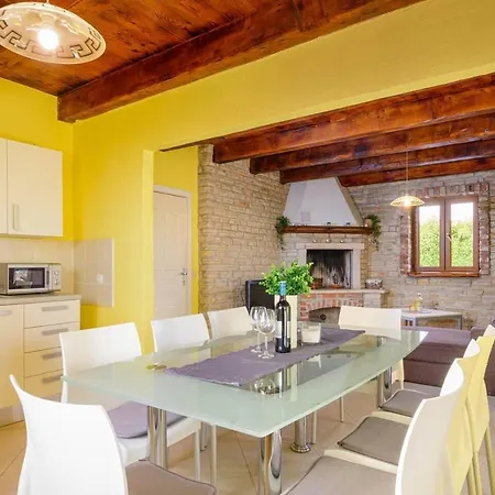 Lovely 4-bed Stone In With Pool *