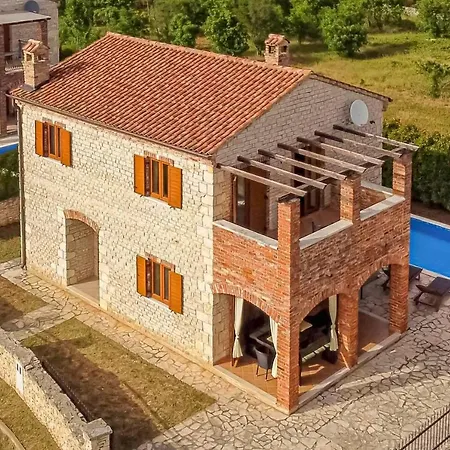 Lovely 4-bed Stone In With Pool
