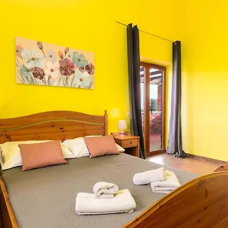 Сasa de vacaciones Lovely 4-bed Stone In With Pool Cabrunici