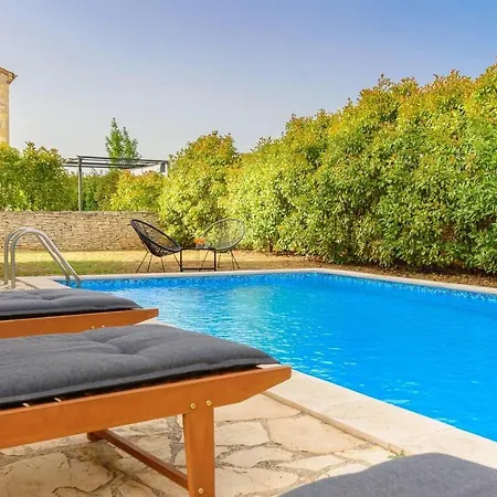 Lovely 4-bed Stone In With Pool