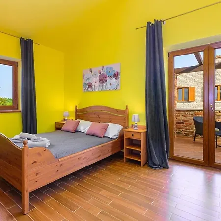 Casa vacanze Lovely 4-bed Stone In With Pool Cabrunici